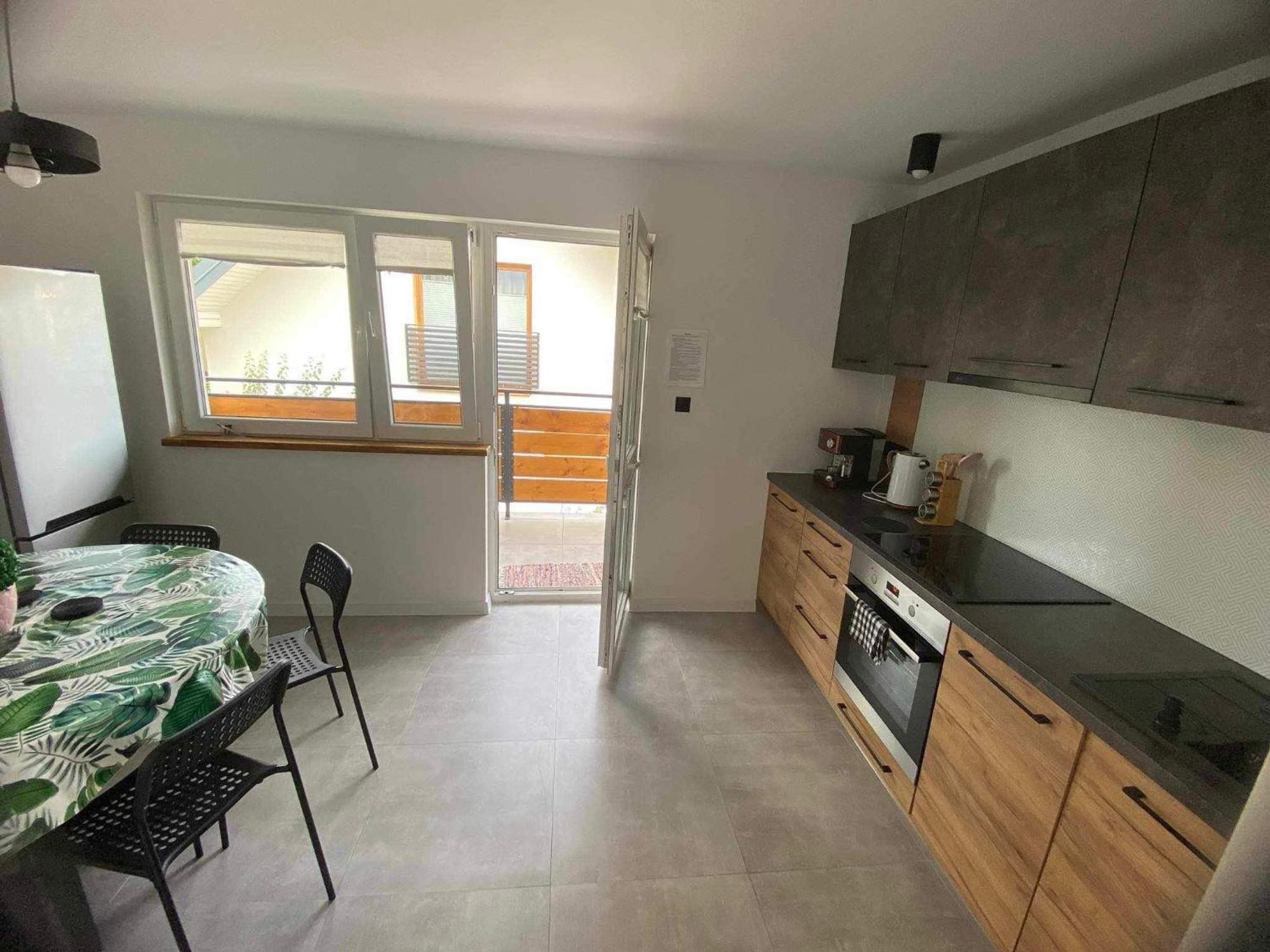 Apartamenty Fredry Леско Екстериор снимка