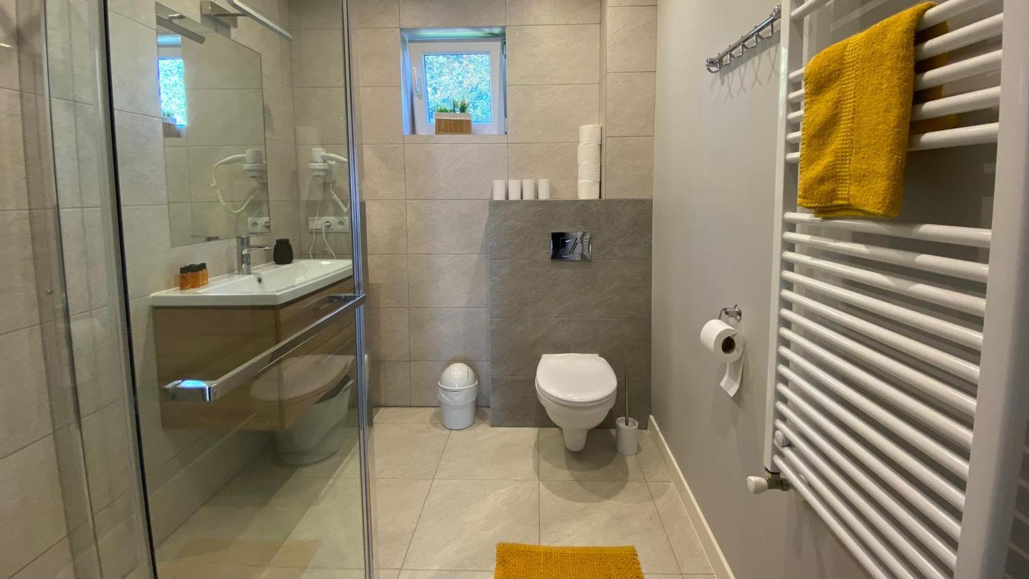 Apartamenty Fredry Леско Екстериор снимка