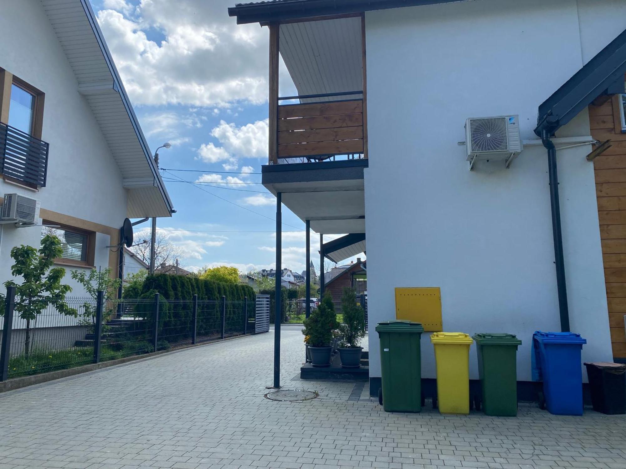Apartamenty Fredry Леско Екстериор снимка