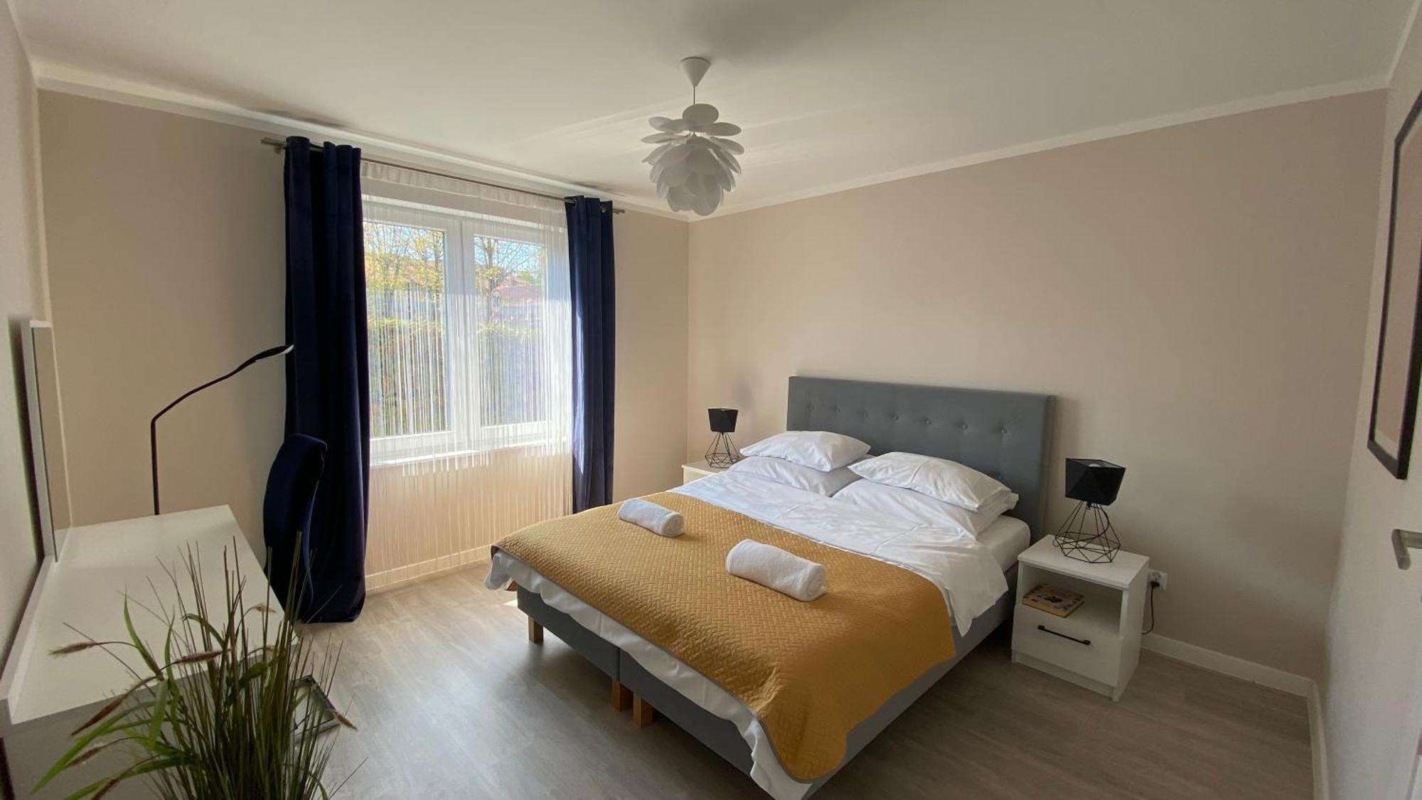 Apartamenty Fredry Леско Екстериор снимка