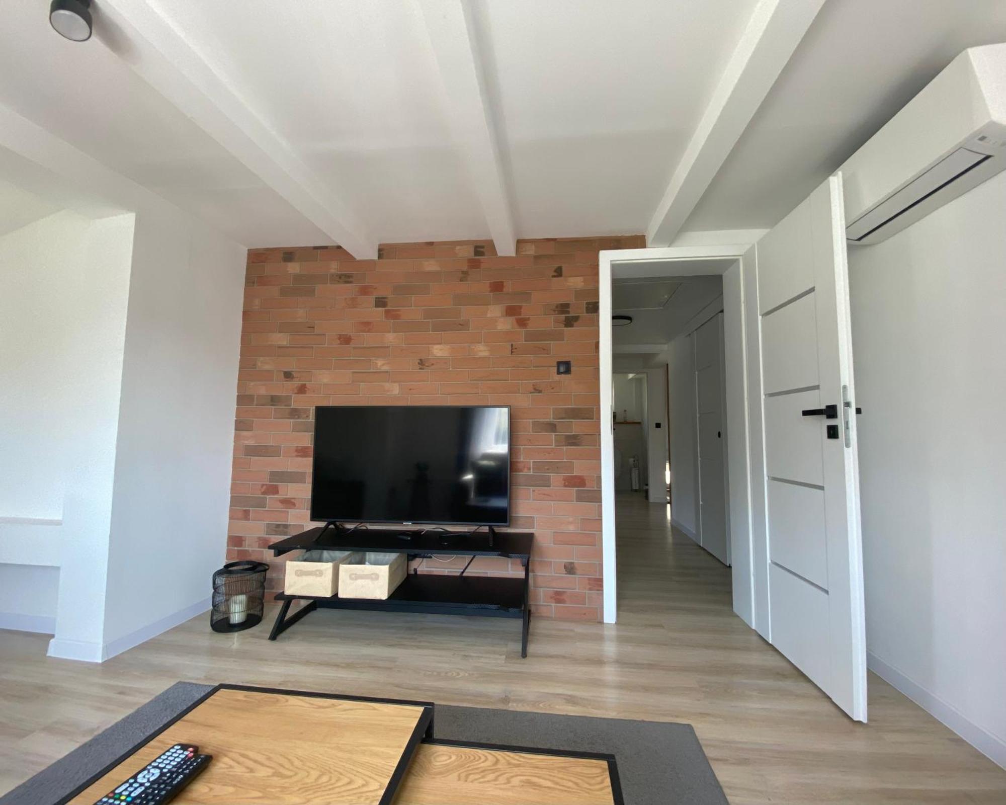 Apartamenty Fredry Леско Екстериор снимка