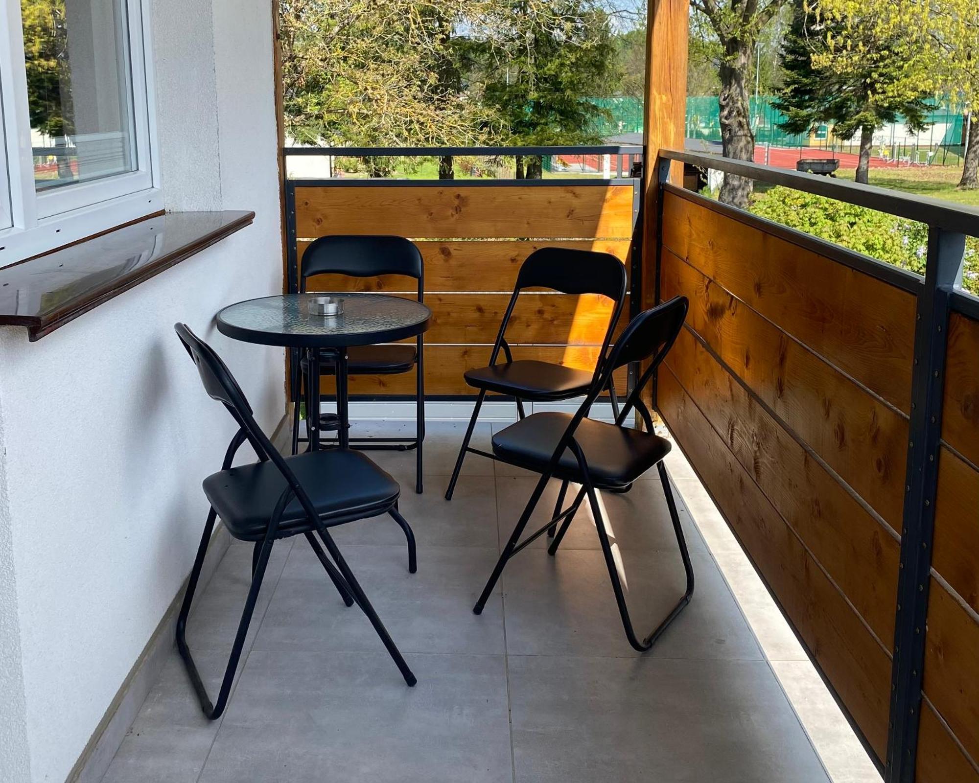 Apartamenty Fredry Леско Екстериор снимка