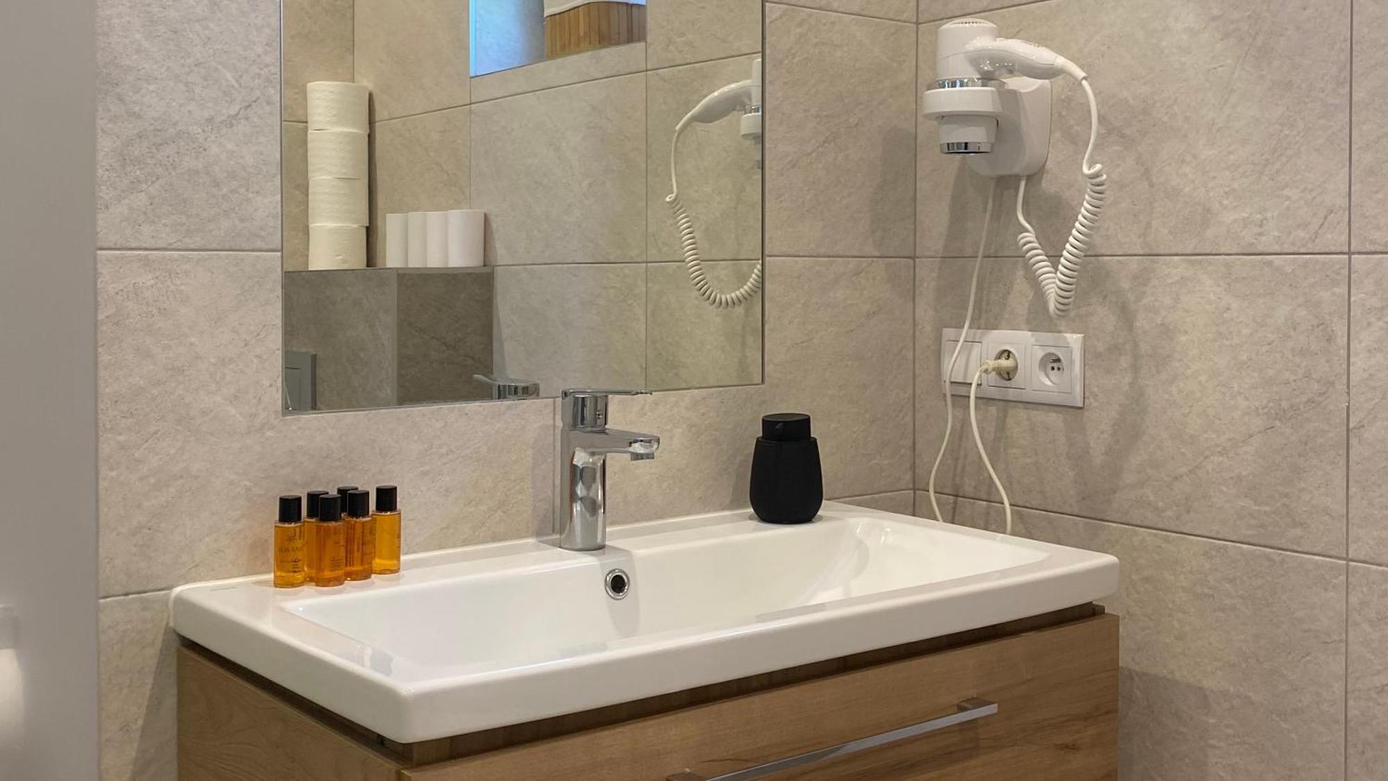 Apartamenty Fredry Леско Екстериор снимка